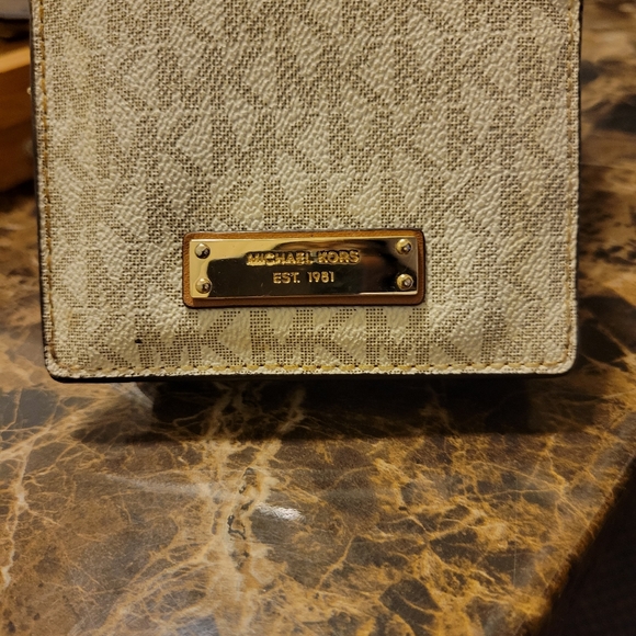 Michael Kors Women's Wallet - Picture 15 of 15
